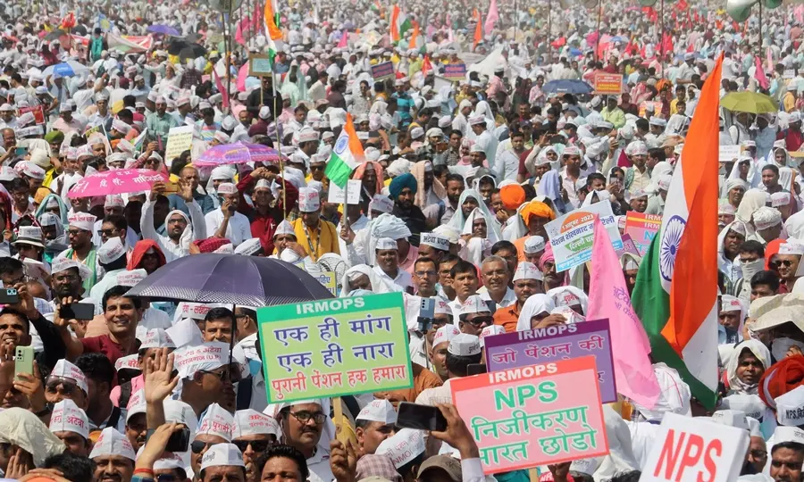 Thousands Of Govt Employees Gather At Ramlila Maidan To Demand Restoration Of Old Pension Scheme 6089